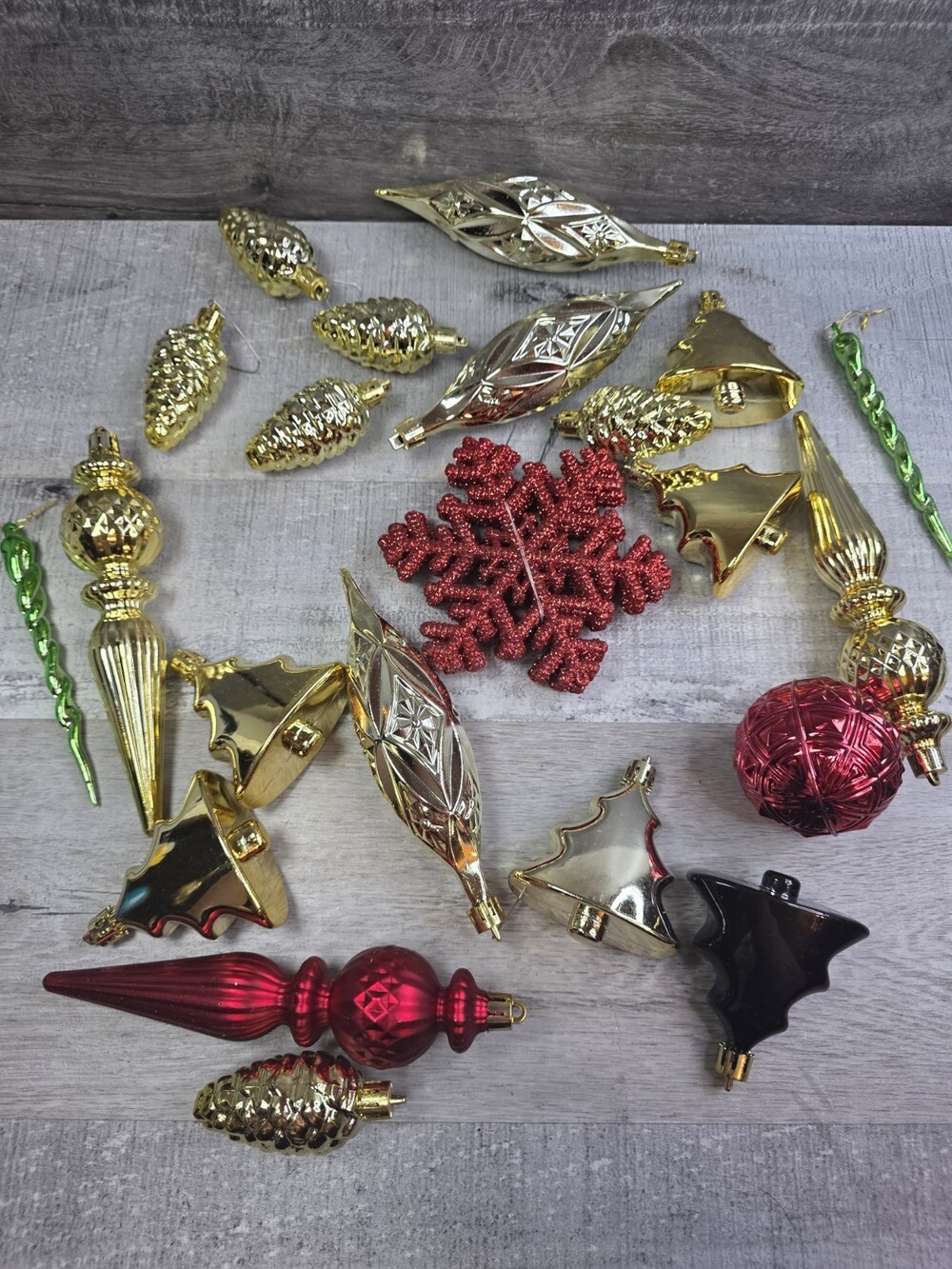 Christmas Tree Ornaments Lot Unbreakable 25 Pcs Gold Red Pinecones g19
